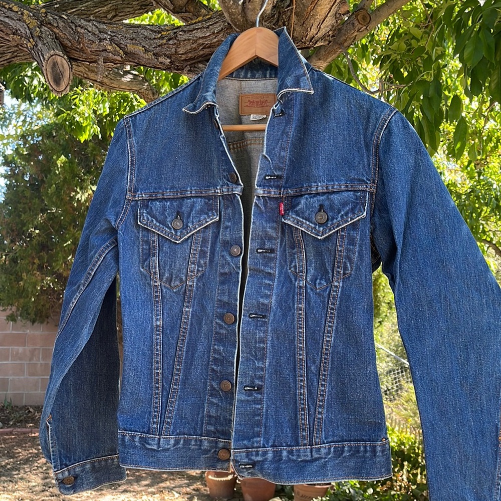 Levi’s Classic red tab vintage Denim Jacket size medium 
Excellent condition